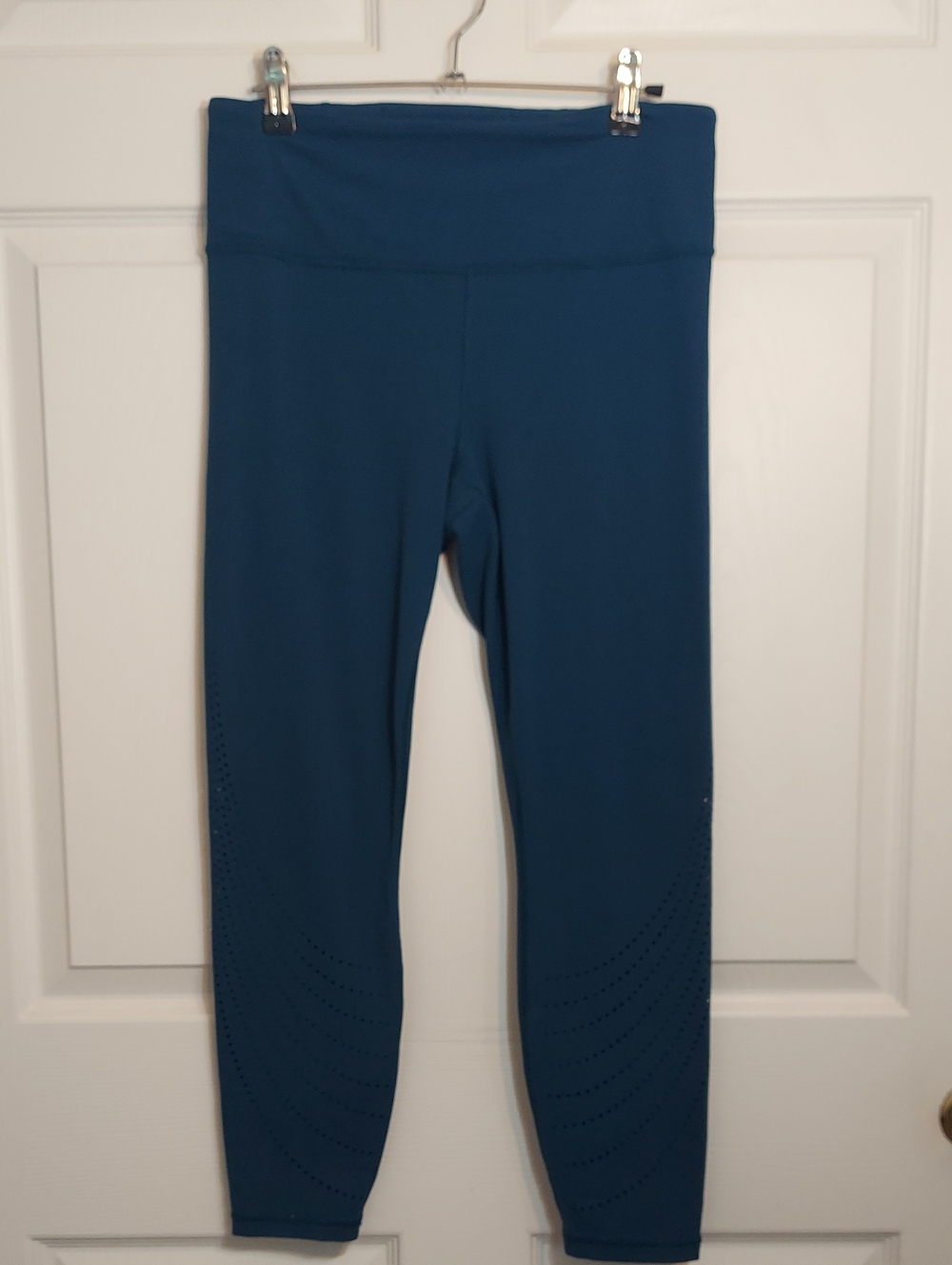 Athleta Elation Laser Cut 7/8 Tight Leggings Teal Size M